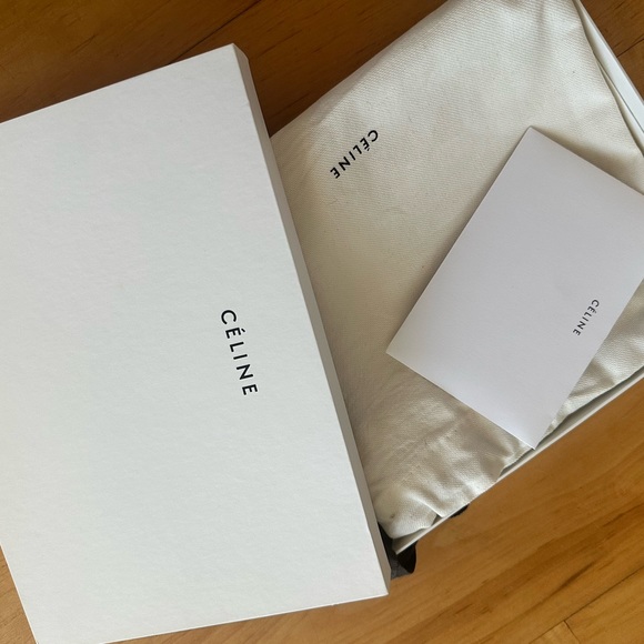 Grained Shiny Calfskin Large Multifunction Strap Wallet - Picture 2 of 11